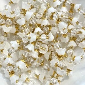 White Tulip Glads Beaded Bracelets With Gold Tone Accents NWOT